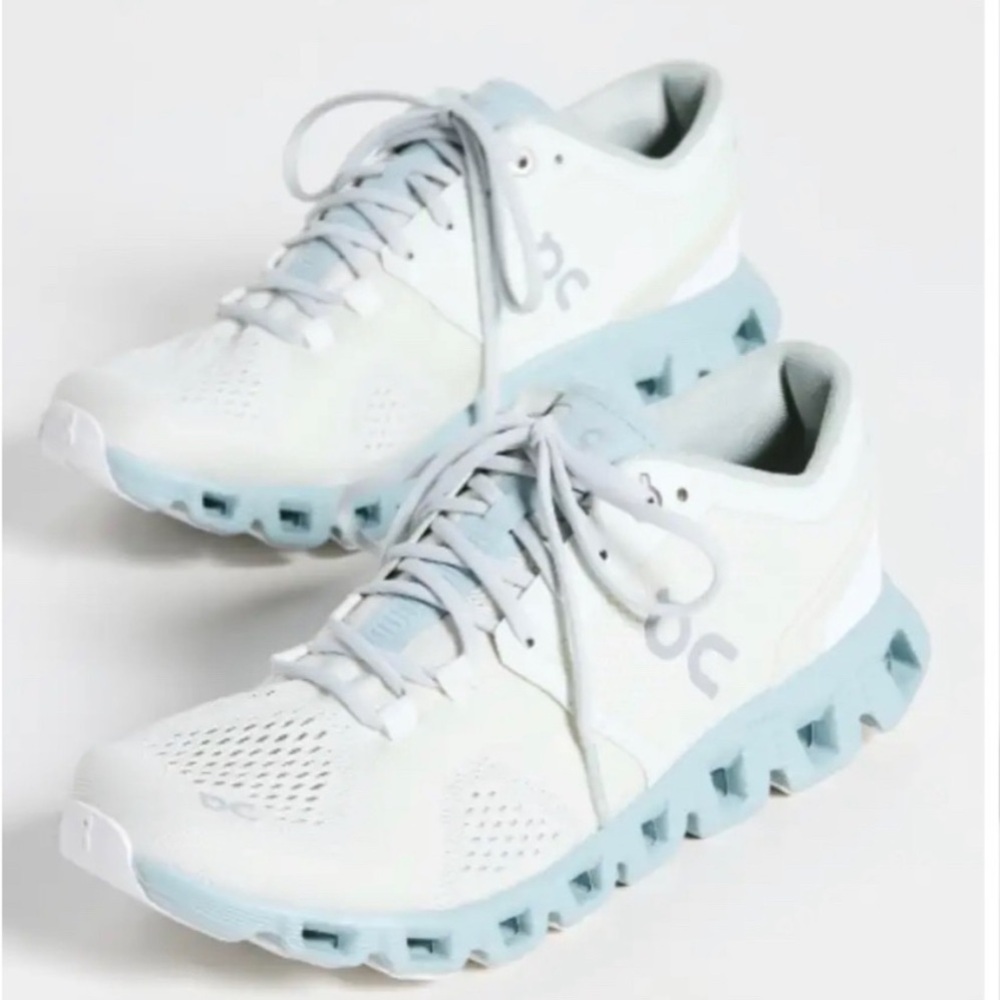 On Running Women’s Cloud X Aloe Surf Women’s Size 7